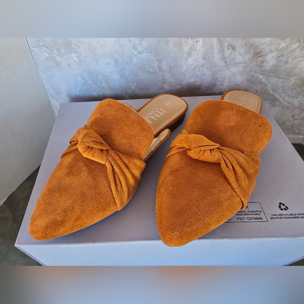 MUSSHOE Tan Suede Knotted Pointed Toe Mules - Size 6